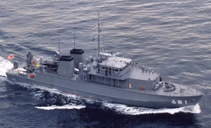 Trong các loại tàu quét lôi trên, các tàu lớp Sugashima là được trang bị hiện đại nhất với hệ thống chống thủy lôi S-10. Hệ thộng này có thể hoạt động sục sạo, tìm kiếm thủy lôi ở phía trước mũi tàu đến 300m, độ sâu lặn không quá 300m.