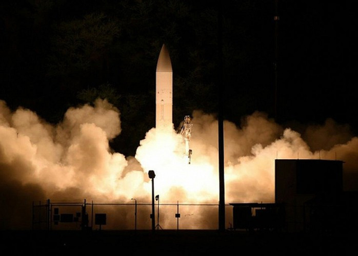 Bộ Quốc phòng Mỹ vừa tuyên bố thử nghiệm tên lửa siêu thanh thế hệ mới. Trước đó Tổng thống Donald Trump trong bài phát biểu đã lần đầu tiên nói về vũ khí bay nhanh hơn 17 lần so với tốc độ âm thanh, tức là vượt xa những tên lửa nhanh nhất ngày nay.