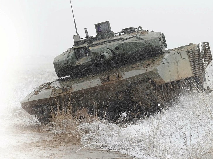 Xe tăng Altay đang do công ty Otokar của Thổ Nhĩ Kỳ phát triển, được lấy tên theo tên vị tướng quân đội Thổ Fahrettin Altay, tư lệnh Quân đoàn kỵ binh 5 trong cuộc chiến giành độc lập của Thổ Nhĩ Kỳ năm 1919-1923.