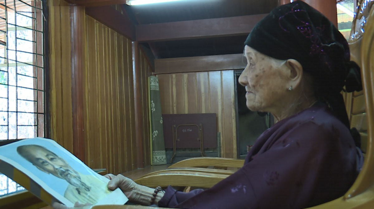 Cũng theo vị Chủ tịch UBND xã Trường Hà, được tin cụ Khìn qua đời, cấp ủy Đảng, chính quyền xã Trường Hà đã đến động viên, chia sẻ với thân nhân của cụ Khìn đồng thời thành lập ban lễ tang tổ chức lễ an táng cho cụ. 