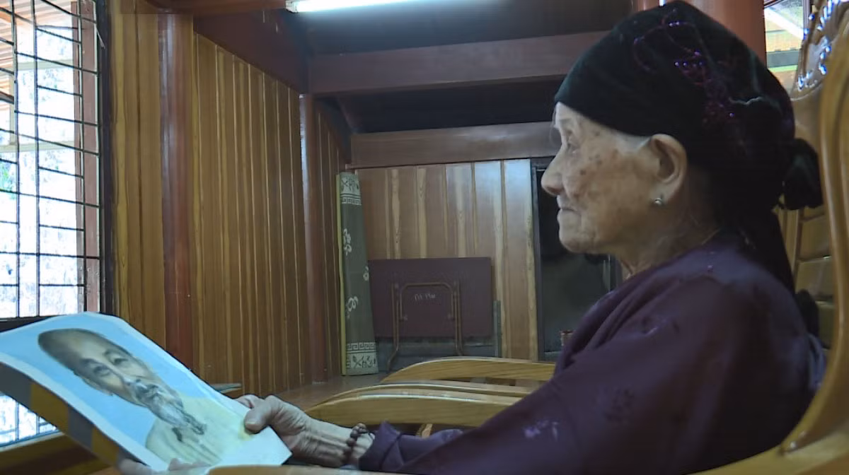 Cũng theo vị Chủ tịch UBND xã Trường Hà, được tin cụ Khìn qua đời, cấp ủy Đảng, chính quyền xã Trường Hà đã đến động viên, chia sẻ với thân nhân của cụ Khìn đồng thời thành lập ban lễ tang tổ chức lễ an táng cho cụ. 