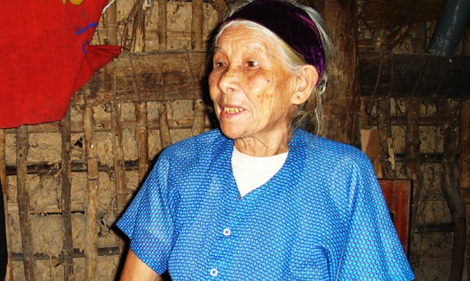 Ngày 6/4, ông Triệu Văn Thuận - Chủ tịch UBND xã Trường Hà (huyện Hà Quảng, Cao Bằng) cho biết, cụ Hoàng Thị Khìn (lão thành cách mạng, người trực tiếp đưa cơm, nuôi giấu Bác Hồ khi Người hoạt động ở Pác Bó, Cao Bằng) vừa qua đời. 