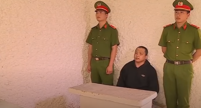 Tại cơ quan Công an, Trần Quang Hiển khai nguyên nhân chỉ đạo đàn em tra tấn Nguyễn Đức Thọ tới chết là do nghi ngờ bị Thọ "chơi xỏ" để "léng phéng" với người yêu trẻ tuổi của mình. Theo đối tượng này, trước ngày xảy ra án mạng, Nguyễn Đức Thọ đem một hộp hồng sâm tới biếu "đại ca" Trần Quang Hiển kèm theo lời quảng cáo "có cánh" là loại thực phẩm chức năng trên có tác dụng "tráng dương bổ thận", cải thiện sinh lý, thứ mà Hiển đang rất cần sử dụng. Nhận được quà biếu của đàn em, Hiển hí hửng đem ra sử dụng ngay.