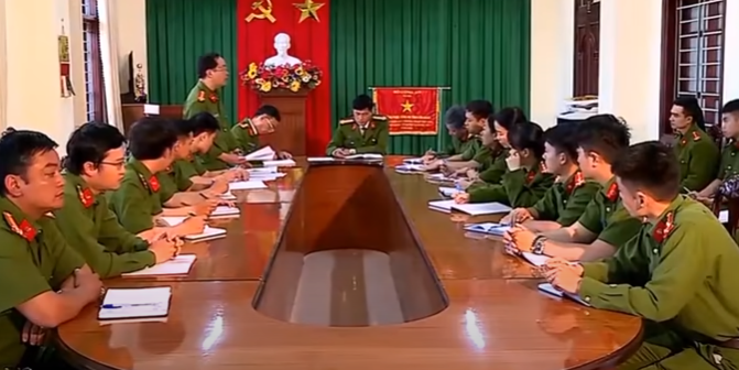 Lãnh đạo Công an TP Bảo Lộc đã báo cáo Ban Giám đốc Công an tỉnh Lâm Đồng, xin ý kiến chỉ đạo các phòng chức năng, đội nghiệp vụ Công an tỉnh, Công an huyện Bảo Lâm và Công an tỉnh Bình Thuận cùng phối hợp khẩn trương vào cuộc. Bằng các biện pháp nghiệp vụ, tối 9/12/2018, Công an TP Bảo Lộc đã vận động được đối tượng Nguyễn Vũ Vạn (30 tuổi, ngụ tại thị trấn Lộc Thắng, huyện Bảo Lâm) ra đầu thú.