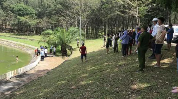  Phát hiện thi thể bé trai 11 tuổi dưới hồ sau 1 ngày mất tích: Ngày 1/4, Công an TP Dĩ An, Bình Dương cho biết bé trai 11 tuổi ở phường Tân Bình, không được bình thường mất tích chiều 31/3, mặc dù gia đình tìm kiếm khắp nơi nhưng không được. Một ngày sau phát hiện thi thể dưới hồ nước gần nhà. 