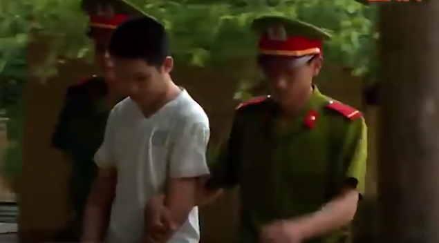 Đến đầu tháng 5/2014, Cơ quan điều tra đã có đủ cơ sở để chứng minh việc Khuê và Dương là hung thủ đã gây ra vụ giết người, cướp của tại nhà ông Ứng. Tiến hành bắt giữ hai đối tượng này về trụ sở để đấu tranh mở rộng, bước đầu cả hai đều khăng khăng chối tội và khẳng định không có liên quan đến án mạng kia.