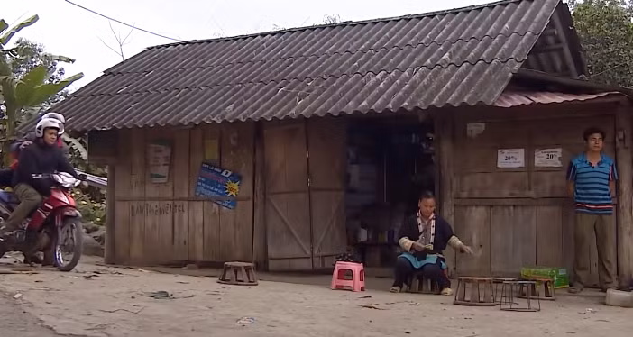 Tiến hành xác minh thì được biết bà Mẩy vốn hiền lành, không có mâu thuẫn với ai tại nơi sinh sống. Mặc dù các trinh sát Công an Lai Châu đã khoang vùng 1 vài đối tượng nằm trong diện quản lý, nhưng dấu vết hung thủ để lại quá ít ỏi khiến cuộc điều tra không thu được kết quả. Nhiều ngày bám địa bàn, các trinh sát nhận được thông tin, bà Mẩy và vợ chồng con trai là Tần Vần Khay có mâu thuẫn nghiêm trọng trong việc tranh chấp đất nương.