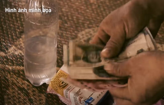 Biết không thể ẩn náu tại Trung Quốc, cũng không thể sang Myanmar vì không có tiền, Lở yêu cầu phải cung cấp thức ăn và tiền thì hắn mới về nước. Đối tượng hẹn gặp tại Cột mốc 68 đường vành đai biên giới phía Việt Nam.