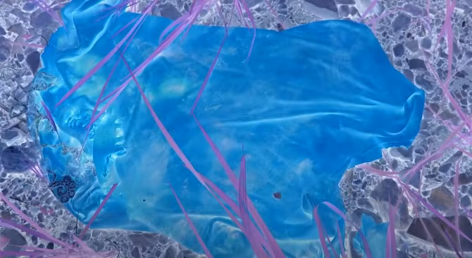 Quá trình sàng lọc, áp dụng các biện pháp nghiệp vụ, Công an tỉnh Lai Châu phát hiện, vết máu lạ thu được trên áo bà Mẩy để lại tại hiện trường vụ án có chung huyết thống với gia đình ông Phàn Chin K. Gia đình ông K. có 4 người con, 1 người 10 tuổi lập tức được loại ra khỏi vòng nghi vấn. Một người con khác thì đi làm thuê đã lâu chưa về địa phương.