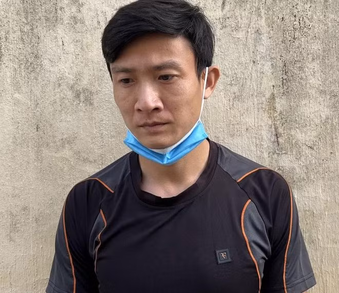  Đột nhập vào cửa hàng "cuỗm" 20 chiếc điện thoại di động: Do ham mê cờ bạc dẫn đến nợ nần, Lê Văn Dũng (SN 1990, ở huyện Hoằng Hóa, Thanh Hóa) đã đột nhập vào cửa hàng bán điện thoại di động ở xã Hoằng Thắng trộm cắp 20 điện thoại di động trị giá gần 100 triệu đồng. Ngày 5/4, Công an huyện Hoằng Hóa cho biết vừa bắt giữ Dũng để điều tra, làm rõ. 