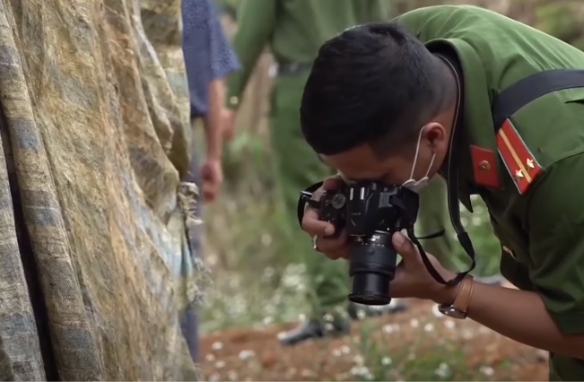 Kết quả khám nghiệm tử thi, khám nghiệm hiện trường xác định đây là một vụ án mạng, mục đích giết người để cướp tài sản. Nạn nhân bị nhiều vết thương với lực đánh rất mạnh từ phía sau ở các phần đầu, vai, gáy, gây xuất huyết tụ máu não. Trên thi thể chưa xuất hiện tình trạng máu dồn về nơi thấp theo trọng lực. Điều này có nghĩa nạn nhân bị sát hại, tử vong trong thời gian rất ngắn.