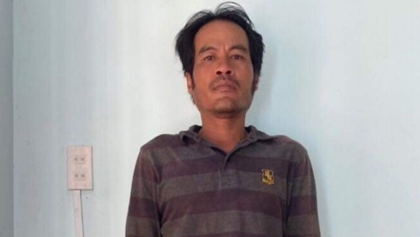 Đó là Đặng Văn Luyến (SN 1980, ngụ tại xã Đông Hưng, huyện An Minh, tỉnh Kiên Giang). Đây là đối tượng từ địa phương khác tới địa bàn làm thuê, trông coi nhà cửa cho một gia chủ ở TP Hồ Chí Minh, cũng là người thường xuyên qua lại với ông Bùi Văn Thăng. Quá trình điều tra cho thấy, những ngày gần đây Thăng có chiếc xe máy mới, thường xuyên chở bạn gái đi chơi.