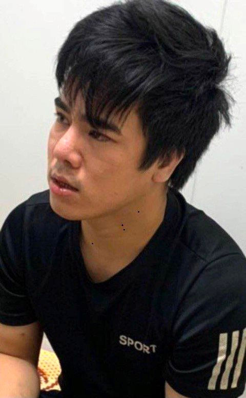  Trói bảo vệ, cướp hàng chục điện thoại và đồng hồ: Do thiếu tiền tiêu sài, Nguyễn Minh Chức (25 tuổi, trú Giao Thủy, Nam Định) đã đột nhập siêu thị Điện Máy Xanh ở quận Bắc Từ Liêm, Hà Nội rồi trói bảo vệ, cướp đi hàng chục điện thoại, đồng hồ..., trị giá khoảng 1,5 tỷ đồng. Ngày 4/4, Viện KSND TP Hà Nội đã hoàn tất cáo trạng truy tố Chức về tội 'Cướp tài sản'. 