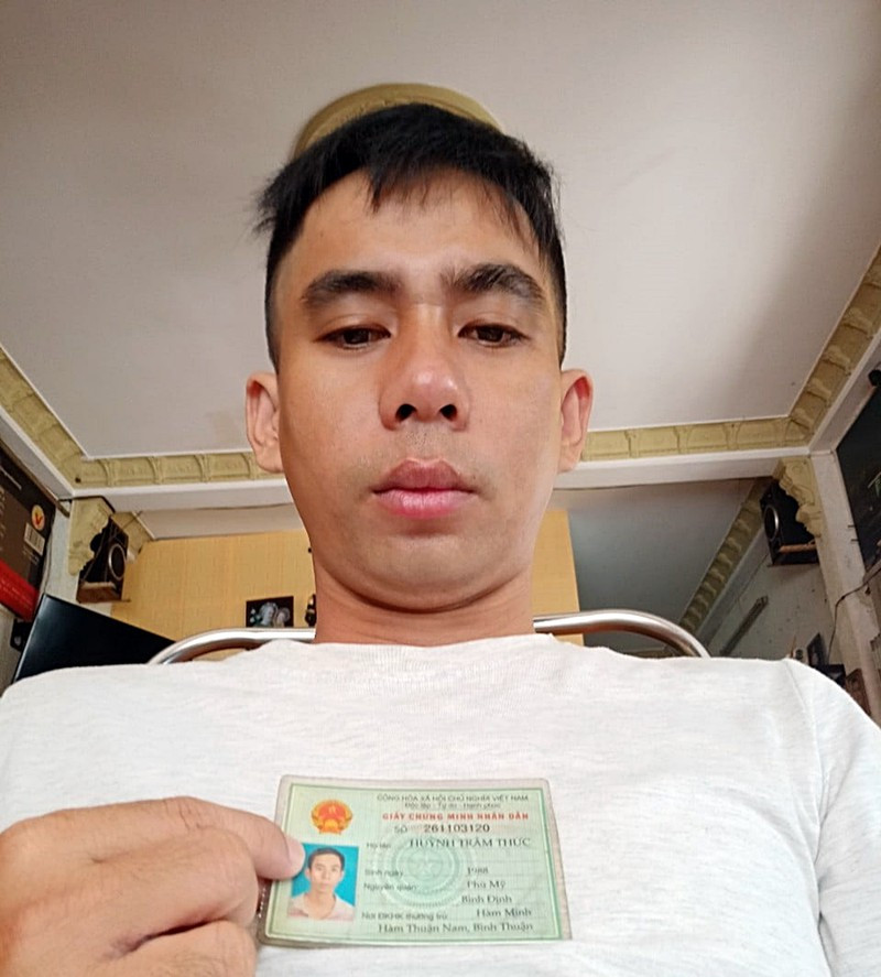  Truy tìm kẻ chiếm đoạt 3,2 tỷ đồng: Sau khi làm thủ tục vay ngân hàng 5 tỷ đồng, Huỳnh Trâm Thức (SN 1988, trú thôn Minh Tiến, xã Hàm Minh, huyện Hàm Thuận Nam, Bình Thuận) viết giấy mượn nợ 3,2 tỷ đồng và bỏ trốn từ năm 2019 đến nay. Ngày 4/4, Công an tỉnh Bình Thuận cho biết vừa ra quyết định truy nã người này trên toàn quốc. 