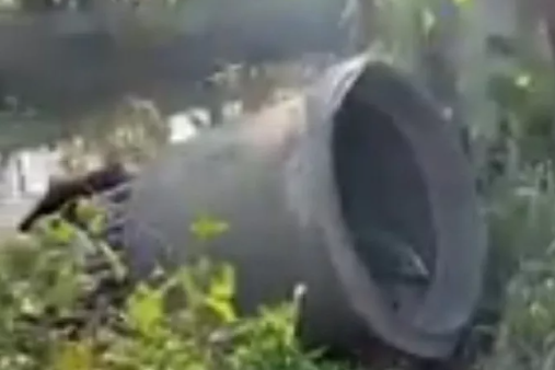  Nổ lớn ở cơ sở sơ chế rau câu, một phụ nữ tử vong: Ngày 8/4, UBND xã Phương Định, huyện Trực Ninh, tỉnh Nam Định cho biết, chiều 7/4, tại cơ sở làm rau câu của gia đình bà Huyền (thôn Lộ Xuyên, xã Phương Định) bà K. (SN 1964, ngụ xã Phương Định) là người làm thuê tại xưởng đang làm việc thì bất ngờ nổ. Vụ nổ khiến bà K. tử vong tại chỗ.