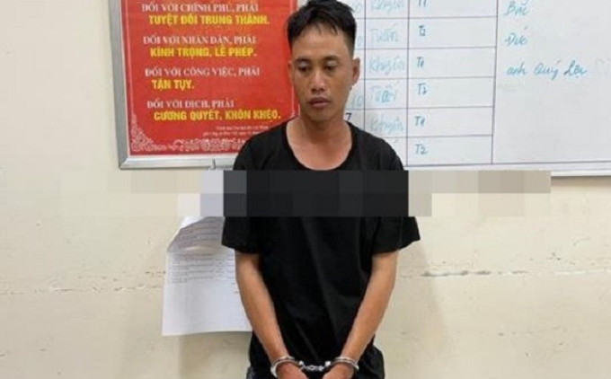  Nhậu say rồi hiếp dâm cô gái cùng dãy trọ: Đi nhậu về, Nguyễn Văn Ngay (SN 1993, trú huyện Nhơn Trạch, Đồng Nai) phát hiện chị N.T.M.T (SN 1999) đang nằm bấm điện thoại trong phòng trọ nên lẻn vào và cưỡng ép chị T. quan hệ tình dục. Tuy nhiên, chị T. kháng cự quyết liệt, bỏ chạy ra ngoài la hét, cầu cứu. Ngày 8/4, cơ quan chức năng tỉnh Đồng Nai cho biết đang điều tra, làm rõ.