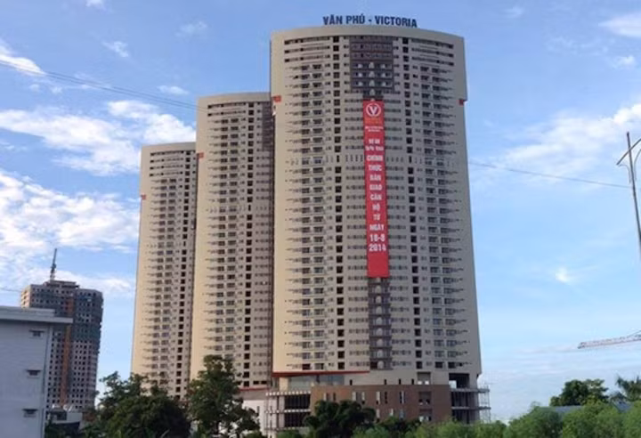 Ha Noi: Nam sinh truong THPT chuyen Amsterdam roi chung cu tu vong