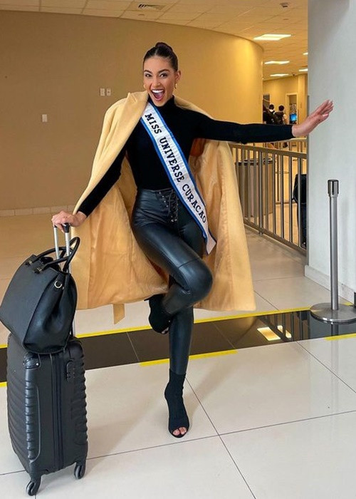 Đến từ Curacao, Gabriela Dos Santos hào hứng bắt đầu hành trình sang Mỹ thi Hoa hậu Hoàn vũ Thế giới. Ảnh: Instagram