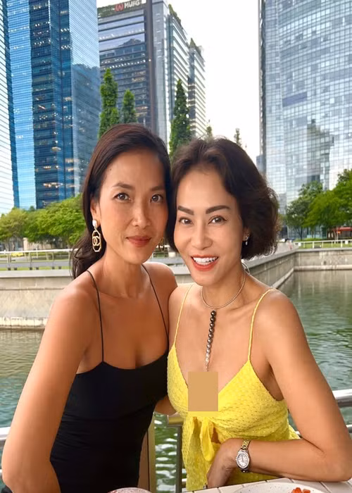 Nữ ca sĩ thường xuyên dự tiệc tại nhà của Bằng Lăng.