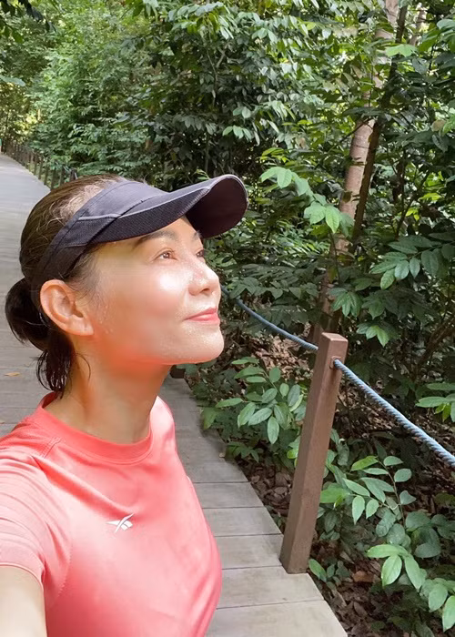 Nữ ca sĩ chia sẻ, một ngày của cô bắt đầu bằng chạy bộ từ 7h.