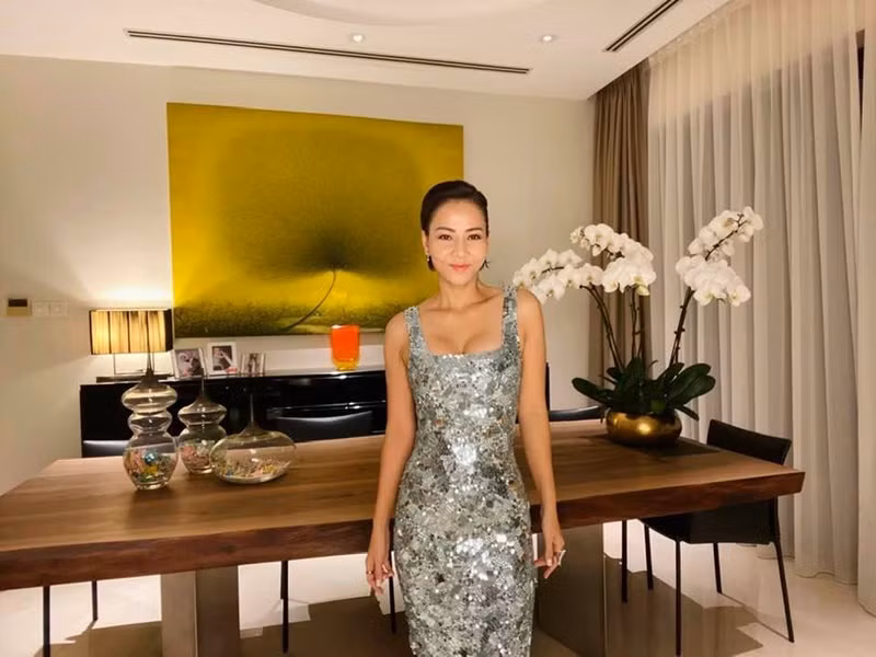 Trong thời gian dịch bệnh phức tạp, Thu Minh tham dự các chương trình online gây quỹ từ thiện.