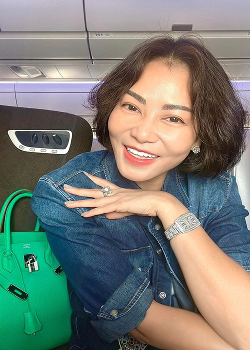 Vài tháng trở lại đây, Thu Minh thường xuyên về nước tham gia hoạt động nghệ thuật.