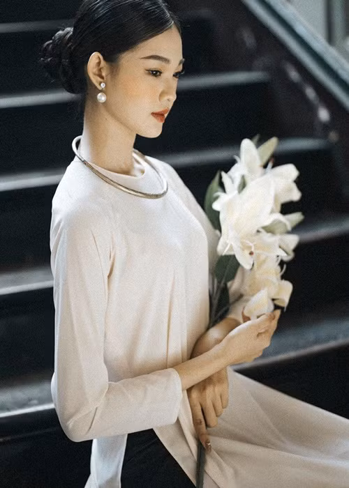 Bé Quyên có kinh nghiệm làm người mẫu ảnh. Ảnh: FBNV