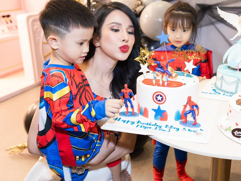 Trước phiên tòa ngày 2/12/2022, Diệp Lâm Anh bị chồng cũ giằng con gái ở trường mẫu giáo để tranh đón con. Tuy nhiên, Diệp Lâm Anh không đồng ý nên cả hai xảy ra tranh cãi. Khi Diệp Lâm Anh đưa con gái về nơi thuê trọ, Đức Phạm xuất hiện trước sảnh chung cư và chặn đầu xe.