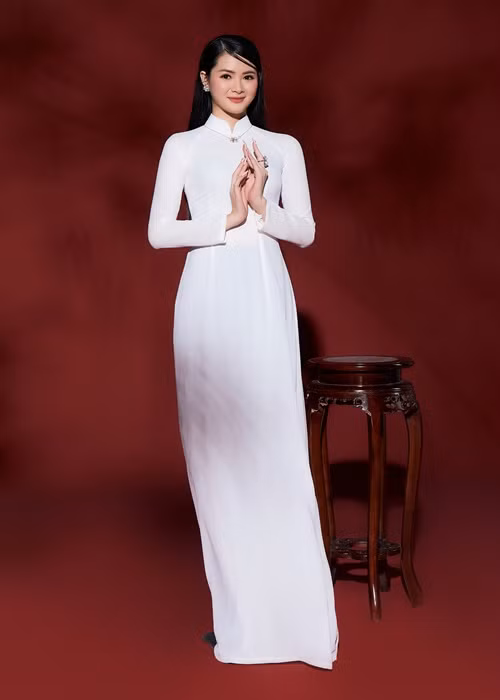 Trong bộ ảnh này bên cạnh việc khoe nhan sắc, đây cũng là cơ hội để top 35 được thể hiện kỹ năng tạo dáng, biểu cảm chụp ảnh trước ống kính.