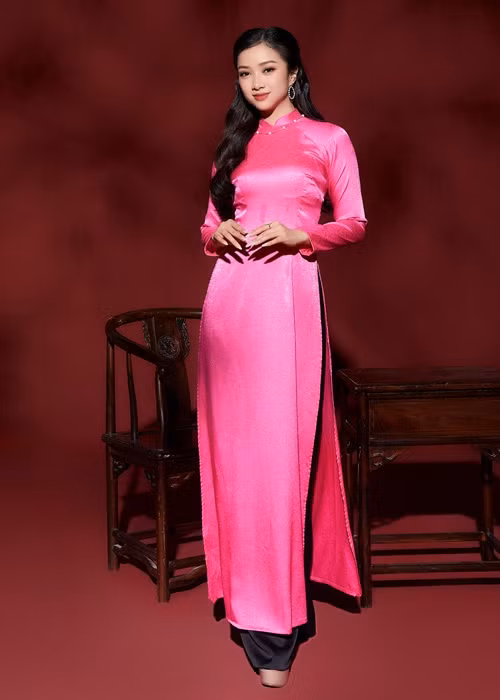 Ban tổ chức tạo cơ hội cho các thí sinh tự lựa chọn áo dài phù hợp.