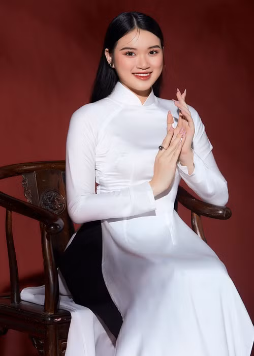 35 thí sinh của Hoa hậu Việt Nam 2022 khoe trọn vẻ đẹp thuần khiết, nhẹ nhàng của những thiếu nữ tuổi đôi mươi.