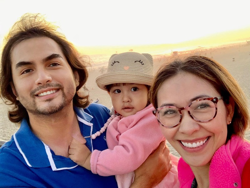 Khi Bình Phương sinh mổ, Đức Tiến không ngủ suốt 4 ngày để túc trực. Lúc gặp con lần đầu, nam người mẫu bật khóc.