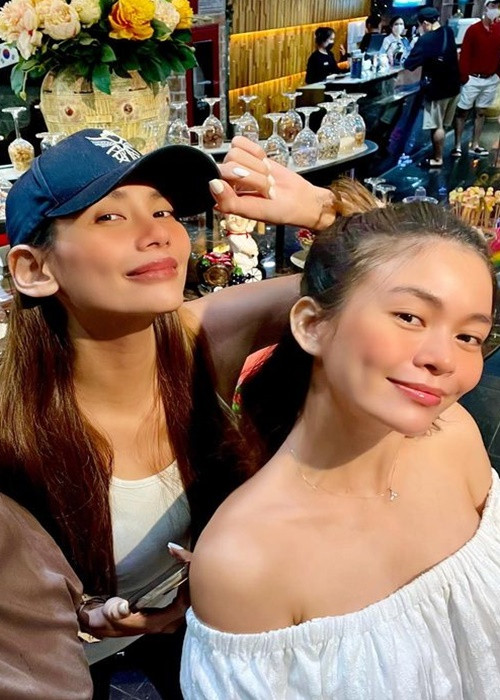 Mâu Thủy không khỏi hồi hộp và bỡ ngỡ trong lần đầu thực hiện thiên chức làm mẹ.