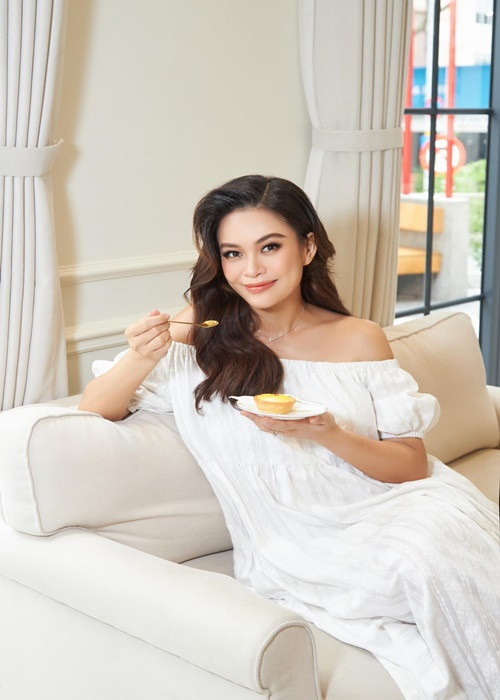 Mâu Thủy vẫn gợi cảm dù bụng bầu vượt mặt.