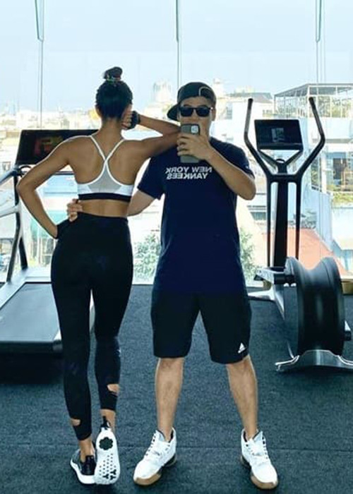 Tháng 10/2020, rộ nghi vấn H’hen Niê chia tay mối tình đầu khi người đẹp viết đầy ẩn ý: “Chia tay không phải là hết mà là nhường cho nhau có được hạnh phúc riêng”. Sau đó, nàng hoa hậu xác nhận chuyện tình tan vỡ.