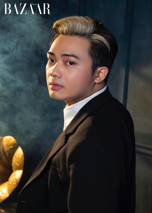 Ngô Mạnh Đông Đông sinh năm 1992, tốt nghiệp khoa Thiết kế thời trang trường Đại học Văn Lang. Anh rất tâm huyết với việc thiết kế phụ kiện. Ảnh: Bazaarvietnam