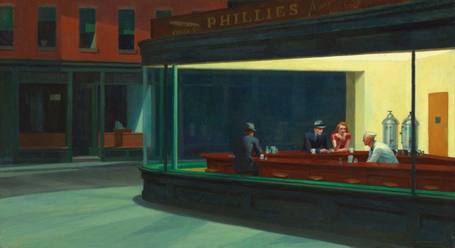 Bức Nighthawks của Edward Hopper: Nighthawks là bức tranh sơn dầu trên vải năm 1942 của Edward Hopper, vẽ chân dung bốn người trong một quán ăn ở trung tâm thành phố vào ban đêm khi nhìn qua cửa sổ kính lớn của quán ăn. Ánh sáng từ quán ăn chiếu sáng một khung cảnh đường phố đô thị tối tăm và vắng vẻ. Đây cũng là một trong những bức tranh dễ nhận biết nhất trong giới nghệ thuật Mỹ. Nhưng vấn đề là tên ban đầu của nó không phải như vậy. Vợ của người nghệ sĩ đã ghi nhật ký về công việc sáng tạo của chồng mình, và cô ấy đã đề cập rằng nó nên có tên là Night Hawks, điều nhiều khả năng liên quan đến chiếc mũi hình mỏ chim của người đàn ông ở quán bar. "Night Hawks sẽ là một cái tên tuyệt hay cho nó", vợ của Hopper đã viết trong bức thư gửi cho em gái của ông.