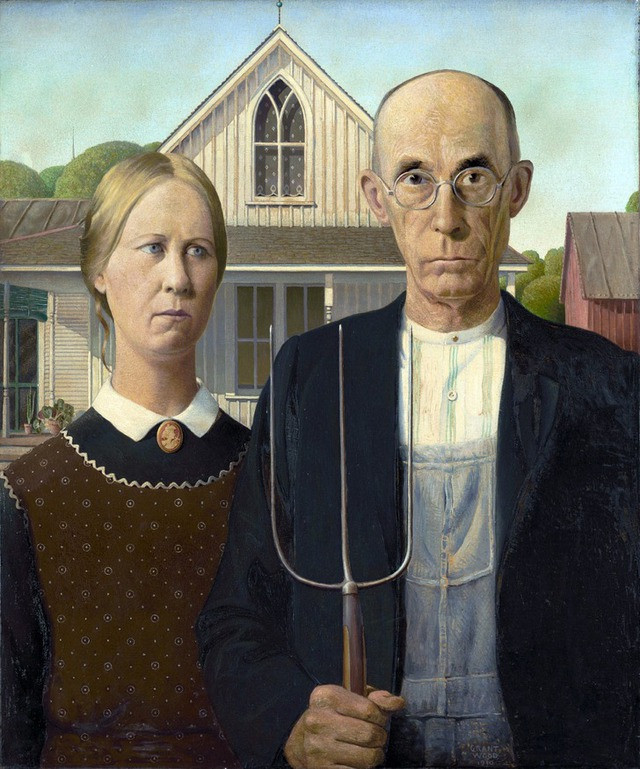 Bức American Gothic của Grant Wood: Nhiều người tin rằng cặp đôi được miêu tả trong bức tranh này là một cặp vợ chồng. Nhưng, trên thực tế, họ là một người cha và con gái. Em gái của Wood và nha sĩ của họ đã được mời đứng làm mẫu để vẽ tranh. Grant Wood cũng yêu cầu em gái mình mặc một chiếc tạp dề mà các cô gái sống ở vùng nông thôn Iowa hay mặc vào thời điểm đó.Khi Wood đưa bức tranh tham gia một cuộc thi tại Viện Nghệ thuật Chicago, một trong những giám khảo đã coi đó là một “cặp tình nhân hài hước”. Dẫu vậy, bức tranh sau đó đã giành được huy chương đồng và được mua lại bởi Viện Nghệ thuật. Cũng cần nhắc thêm rằng người sống ở bang Iowa đã rất tức giận với Wood, khi ông miêu tả họ là những người dường như bị chèn ép và có khuôn mặt dữ tợn.