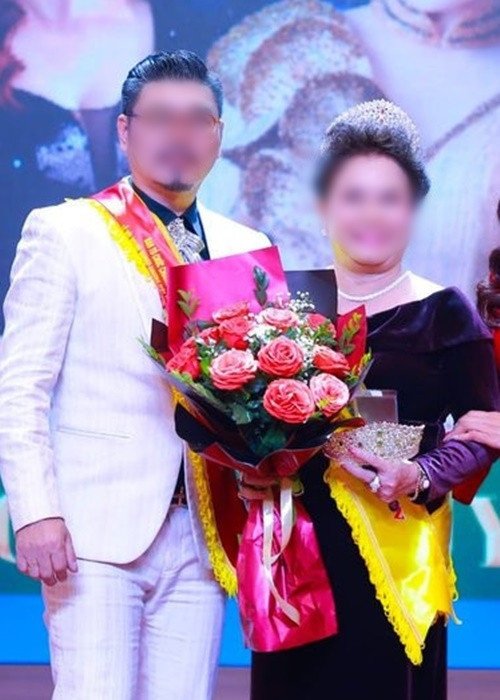 Mới đây, theo Vietnamnet, tại sự kiện Gala chung kết Du lịch &amp; tài năng kỷ lục châu Á – Doanh nghiệp thương hiệu vàng Đất Việt – Doanh nhân tiêu biểu Việt Nam, bà Tống Thu Ngân được vinh danh với hàng loạt danh hiệu: Đại sứ quyền năng tâm tài đức Việt Nam 2022; Đại sứ trọn đời, chủ tịch hội đồng kỷ luật cấp cao Liên minh các nhà thơ thế giới; Phó chủ tịch liên minh những người bảo vệ các nhà thơ thế giới; Chủ nhiệm nhiều CLB thơ trên thế giới và Việt Nam. Sự kiện do Công ty Cổ phần Hằng Holy Group tổ chức. Ảnh: Vietnamnet