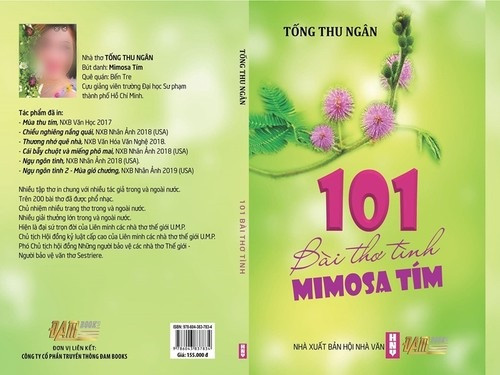 Bà Ngân còn nói đã phát hành 6 tập thơ gồm: "Mùa thu tím", "Chiều nghiêng nắng quái", "Thương nhớ quê nhà", "Cái bẫy chuột và miếng phô mai", "Ngụ ngôn tình", "Ngụ ngôn tình 2 - Mùa gió chướng"... Ảnh: Một thế giới