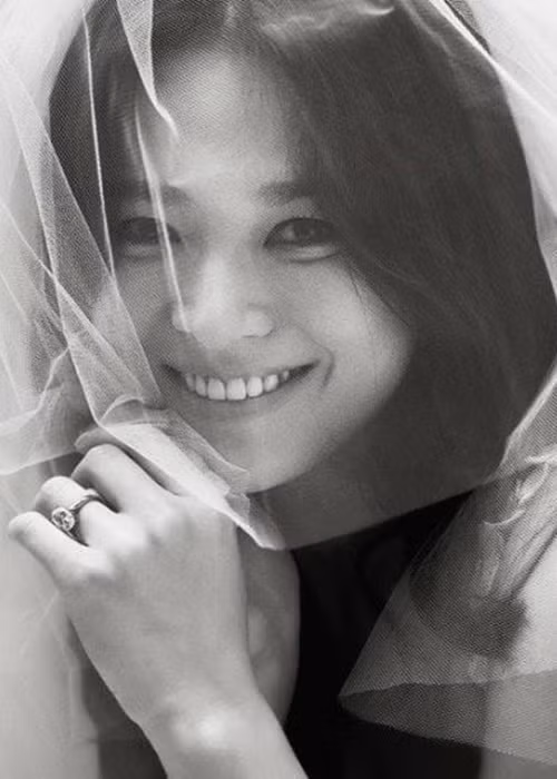 Năm 2017, Song Hye Kyo kết hôn với Song Joong Ki. 2 năm sau, cô ly hôn. Nữ diễn viên và chồng cũ không có con chung. Ảnh: Fanpage