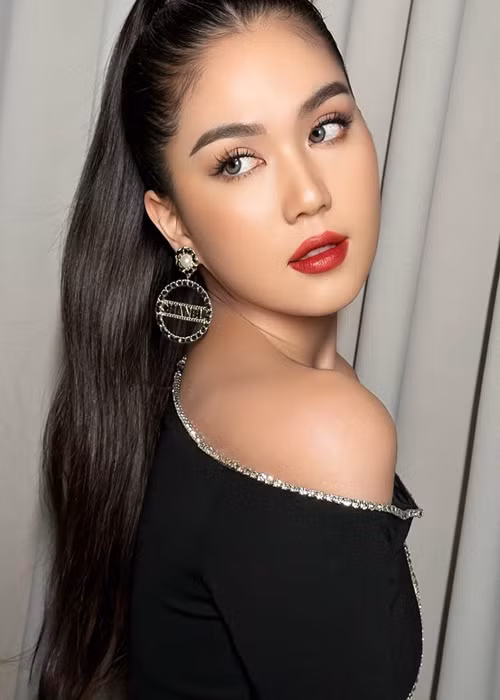 Về giới tính con sau này, Ngọc Trinh muốn có con trai. “Trinh không đẻ con gái nữa vì quá yêu bé He”, cô chia sẻ. Ảnh: FBNV