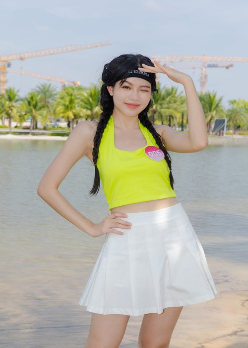 Huỳnh Thị Thanh Thủy mang lại năng lượng tích cực với nhan sắc tươi tắn, rạng rỡ.