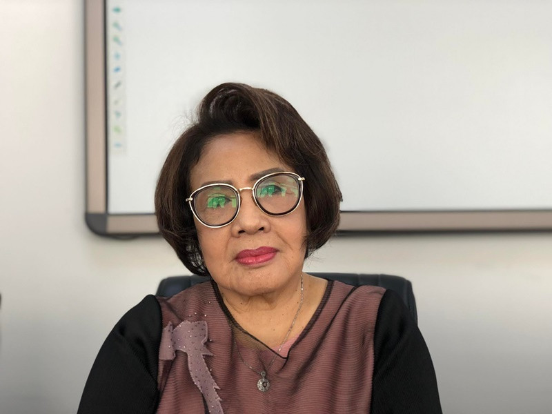 Mới đây, cư dân mạng lan truyền các đoạn video với tựa đề: " NSND Lệ Thủy hát tặng Thiền am bên bờ vũ trụ", "Lệ Thủy hát tặng thầy ông nội". Chia sẻ trên Vietnamnet, nghệ sĩ Lệ Thủy khẳng định, tất cả những đoạn clip này đều mạo danh bà. Ảnh: Vietnamnet