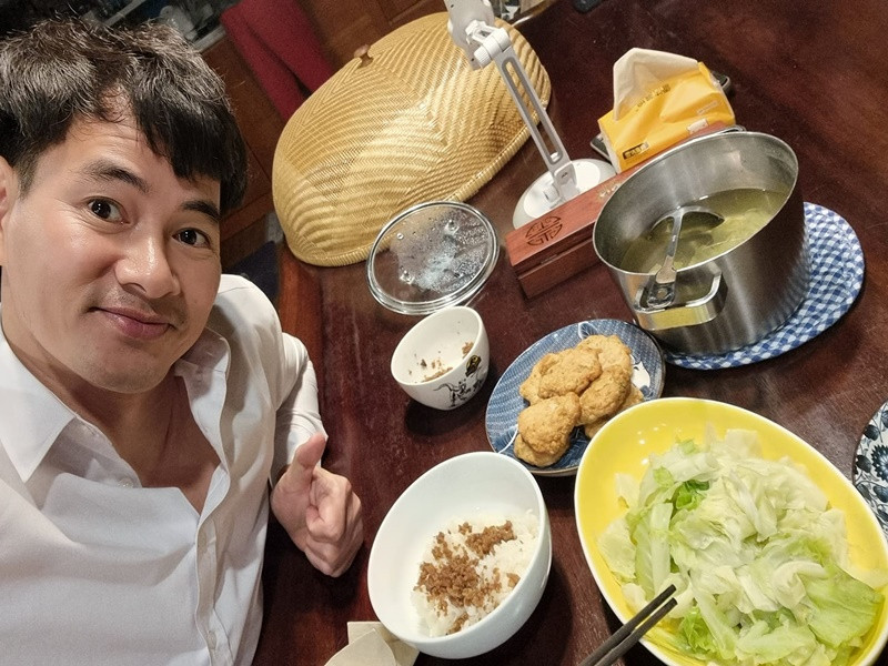 Dù nổi tiếng, giàu có, Xuân Bắc vẫn thích ăn uống đạm bạc.