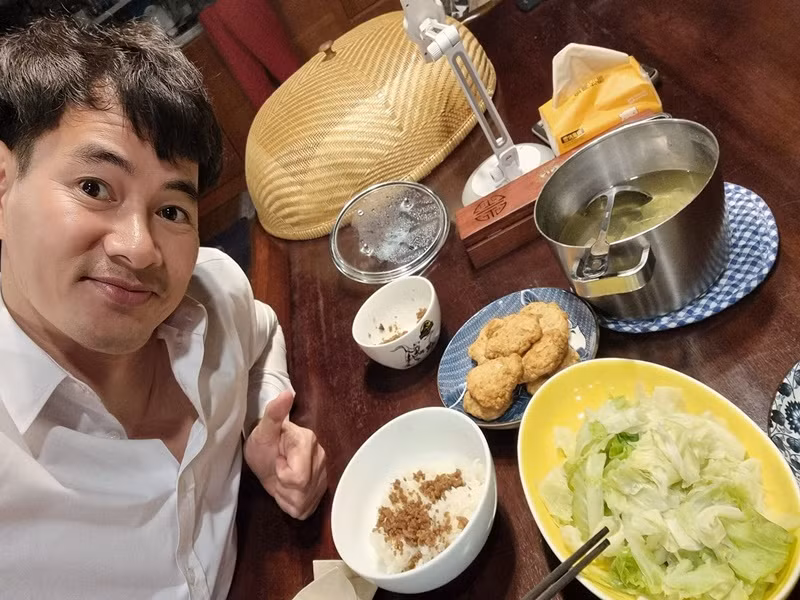 Dù nổi tiếng, giàu có, Xuân Bắc vẫn thích ăn uống đạm bạc.