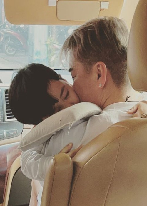 Mỗi lần đi diễn xa, Đàm Vĩnh Hưng nhớ con trai khôn nguôi.