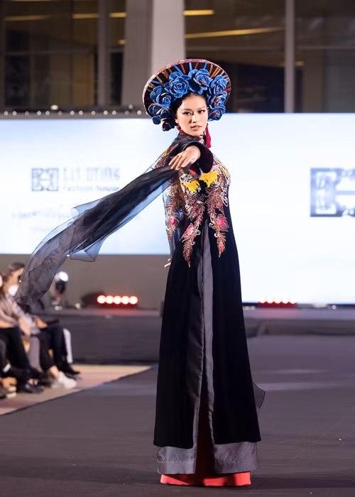 NTK Lê Thị Lan Hương tin tưởng gửi gắm vị trí vedette cho Hoa hậu Đoàn Thiên Ân.