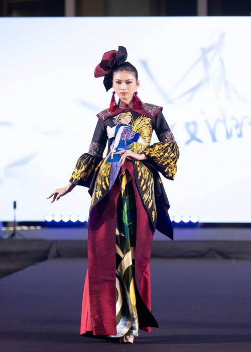 Á hậu Ngọc Thảo được NTK Lê Thị Lan Hương tin tưởng gửi gắm vị trí First face.