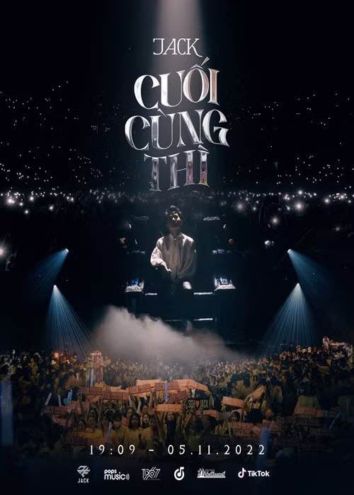 Đầu tháng 11/2022, Jack tung ca khúc “Cuối cùng thì”. MV ca khúc này là một màn trình diễn, lấy bối cảnh sân khấu, cũng là show diễn chỉ có Jack và fan, diễn ra trong tháng 10/2022. Ảnh: FBNV